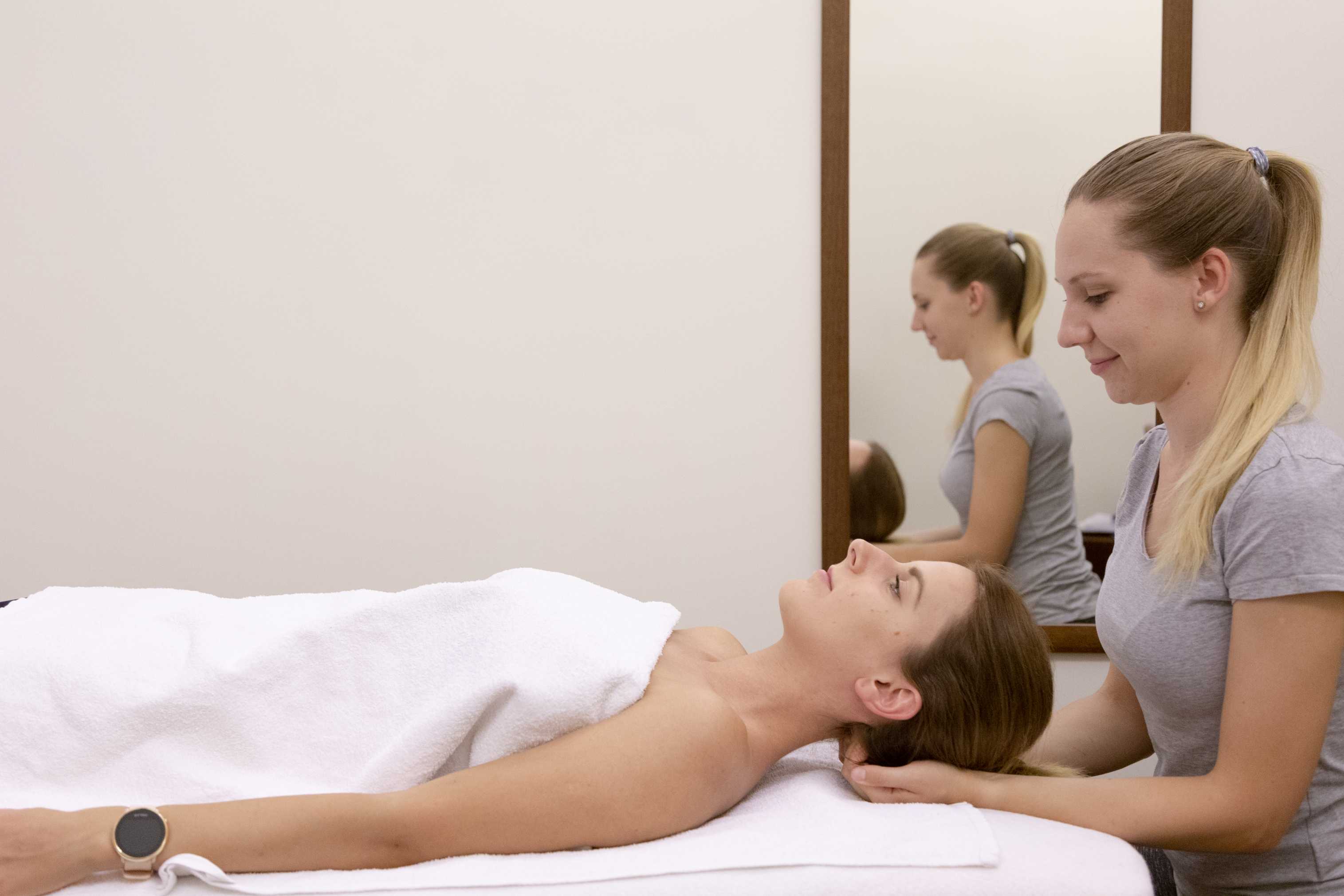 Nyakizmok manuális kezelése